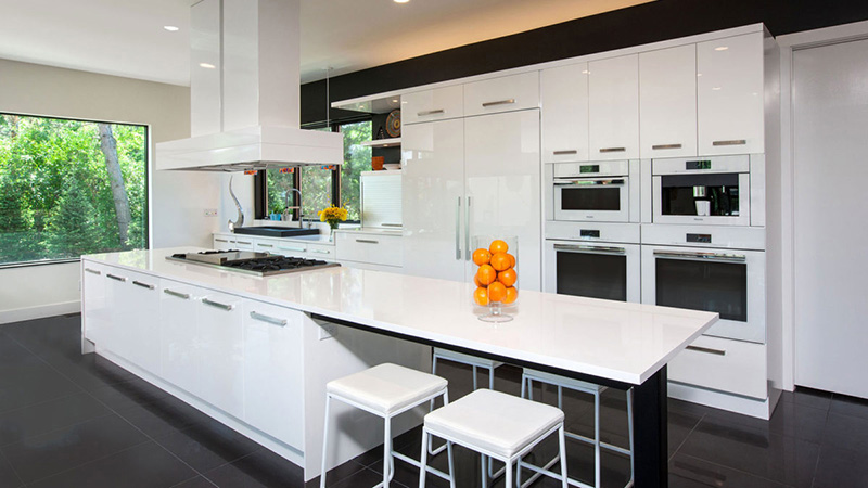 مزایا و معایب کابینت های گلاس (ویژگی های کابینت هایگلاس را بشناسید)