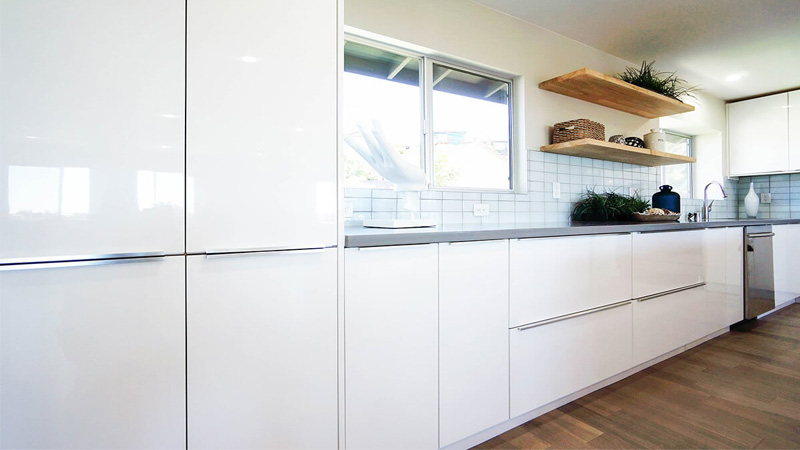 کابینت هایگلاس سفید