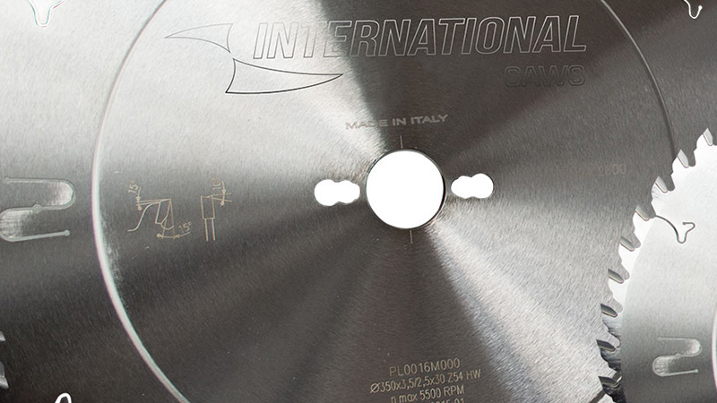 تیغه اینترنشنال